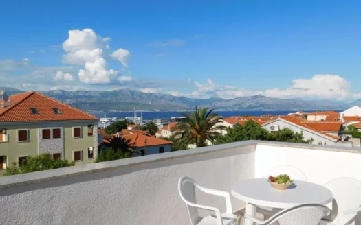 Brač, Supetar – kompleks apartamentowy z restauracją, idealny dla turystyki