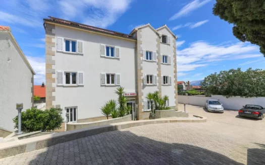 Brač, Supetar – kompleks apartamentowy z restauracją, idealny dla turystyki
