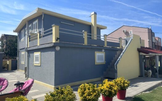 Dom apartamentowy w Nin – zaledwie kilka kroków od piaszczystej plaży