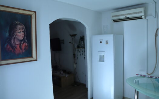 Dom w sercu Kaštel Lukšić – 90 m² z tarasem, 4 pokoje i bliskość morza