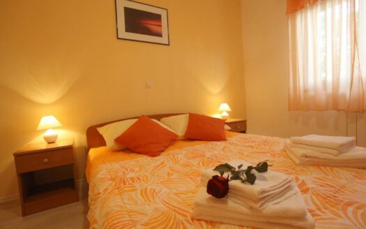 Piękny dom z siedmioma apartamentami, Sukošan