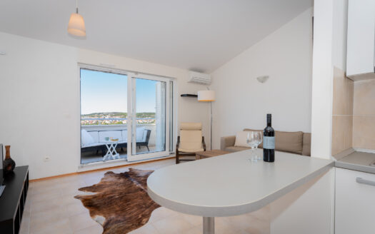 Przestronne mieszkanie z widokiem na morze w Rogoznicy – na wynajem