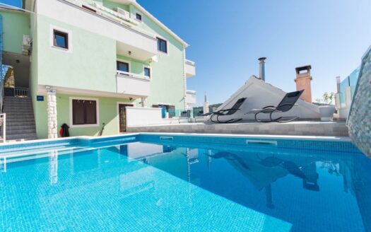 Atrakcyjna inwestycja: Dom apartamentowy na wyspie Čiovo